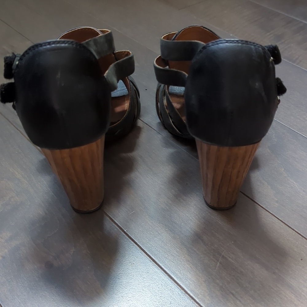 Clark's Size 6.5 Black Leather Sandals - Picture 6 of 11